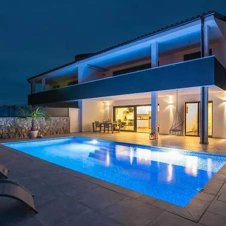 Meteora With Private Pool Apartment Malinska