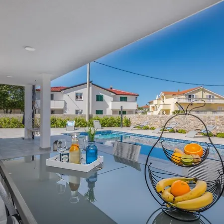 Meteora With Private Pool Apartment Malinska