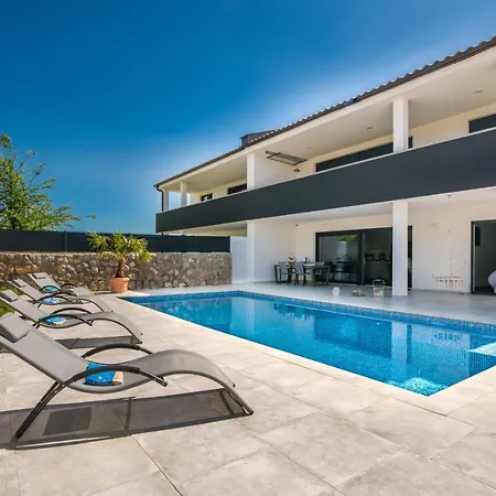 Meteora With Private Pool Apartment
